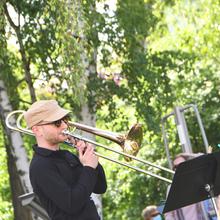 DRP-Blechbläser im Garten des Wohnstifts Reppersberg in Saarbrücken (Foto: Mechthild Schneider)