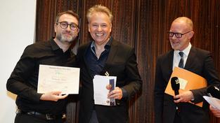 Pasquale Punzo erhält den Théodore Gouvy-Kompositionspreis 2023 (Foto: Astrid Karger) Pasquale Punzo erhält den Théodore Gouvy-Kompositionspreis 2023 (Foto: Astrid Karger)