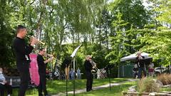 DRP-Blechbläser im Garten des Wohnstifts Reppersberg in Saarbrücken (Foto: Mechthild Schneider)