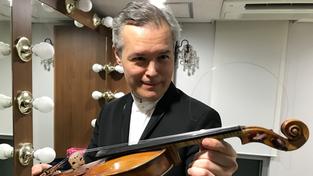 Vadim Repin, seine Stradivari und die widerspenstige E-Saite! (Foto: Christian Ignatzi)