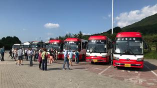 die Orchesterbusse – in Reih und Glied (Foto: Christian Ignatzi)