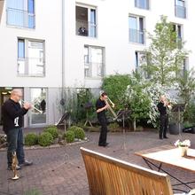 DRP-Blechbläser im Innenhof des Seniorenheims am Stadtpark in Kaiserslautern (Foto: Isabelle Girard)