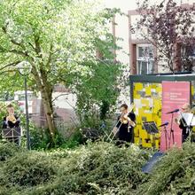 DRP-Blechbläser vor dem Westpfalzklinikum Kaiserslautern (Foto: Isabelle Girard)