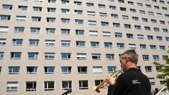 DRP-Blechbläser vor dem Winterberg Klinikum Saarbrücken (Foto: Mechthild Schneider)