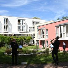 DRP-Blechbläser im Garten des Wohnstifts Reppersberg in Saarbrücken (Foto: Mechthild Schneider)