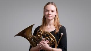 Johanna Bergmann, Horn (Foto: Jean Laffitau)