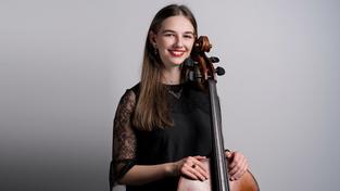 Adriana Schubert, Violoncello (Foto: Jean m. Laffitau)
