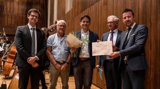 Carlos Cárdenas erhält den Théodore Gouvy-Kompositionspreis 2022 (Foto: Jean-Laffitau)