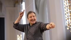 Howard Griffiths, Dirigent (Foto: Tobias Tanzyna)