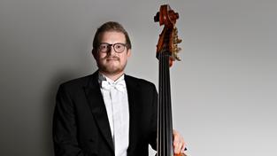 Lukas Rudolph, Kontrabass (Foto: Werner Richner) Lukas Rudolph, Kontrabass (Foto: Werner Richner)