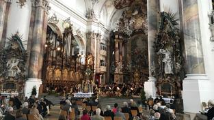 Manfred Honeck und die Deutsche Radiophilharmonie in der Klosterkirche Ottobeuren  (Foto: Helmut Scharpf) Manfred Honeck und die Deutsche Radiophilharmonie in der Klosterkirche Ottobeuren  (Foto: Helmut Scharpf)