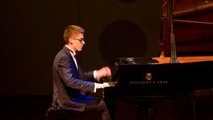 Jonas Stark, Klavier (Foto: Ronny Waleska)