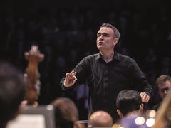 Jörg Widmann, Dirigent (Foto: Helge Krückeberg)